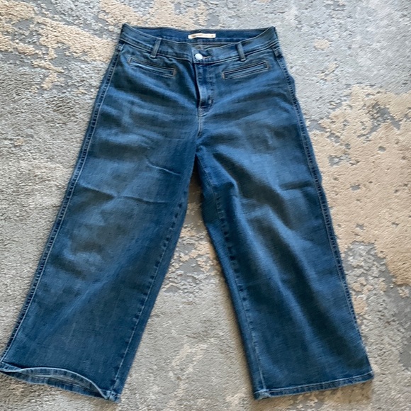 Levi’s classic wide leg crop